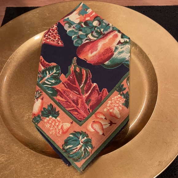 🍂🦃🍁Set of Four Plus one Harvest Theme Dinner Napkins - Picture 5 of 6